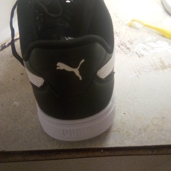 Puma shoes - Picture 3 of 3